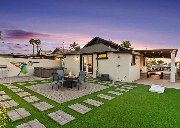 Charming House & In Downtown Apartment