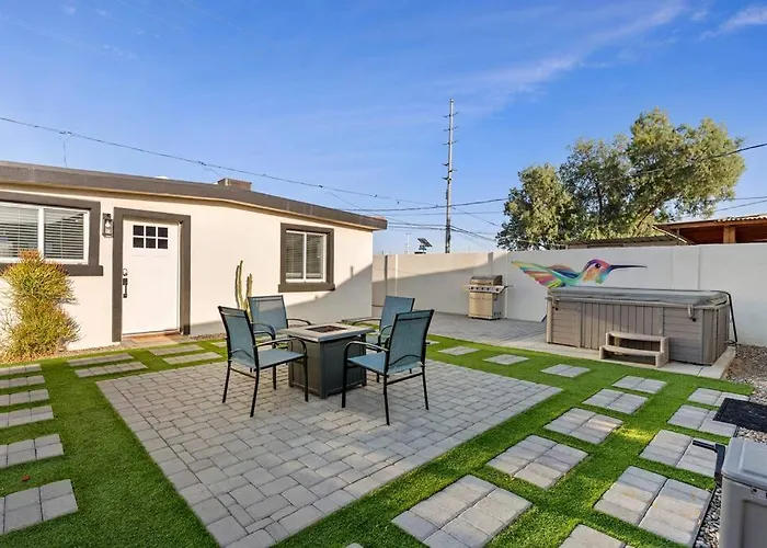Charming House & In Downtown Apartment *