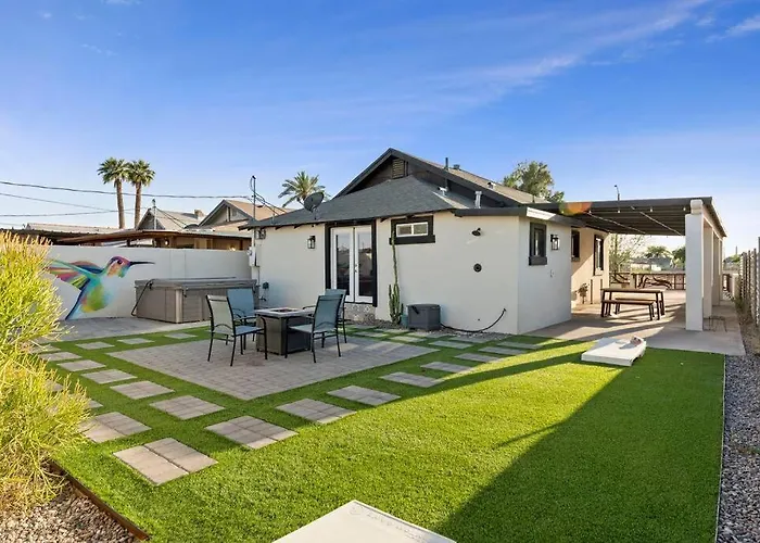 Charming House & In Downtown Apartment